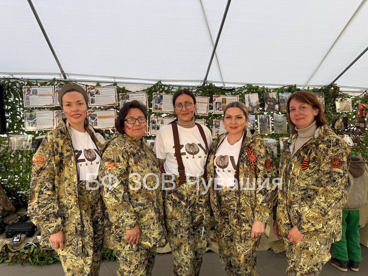 С праздником вас, девчонки! С 8 Марта!