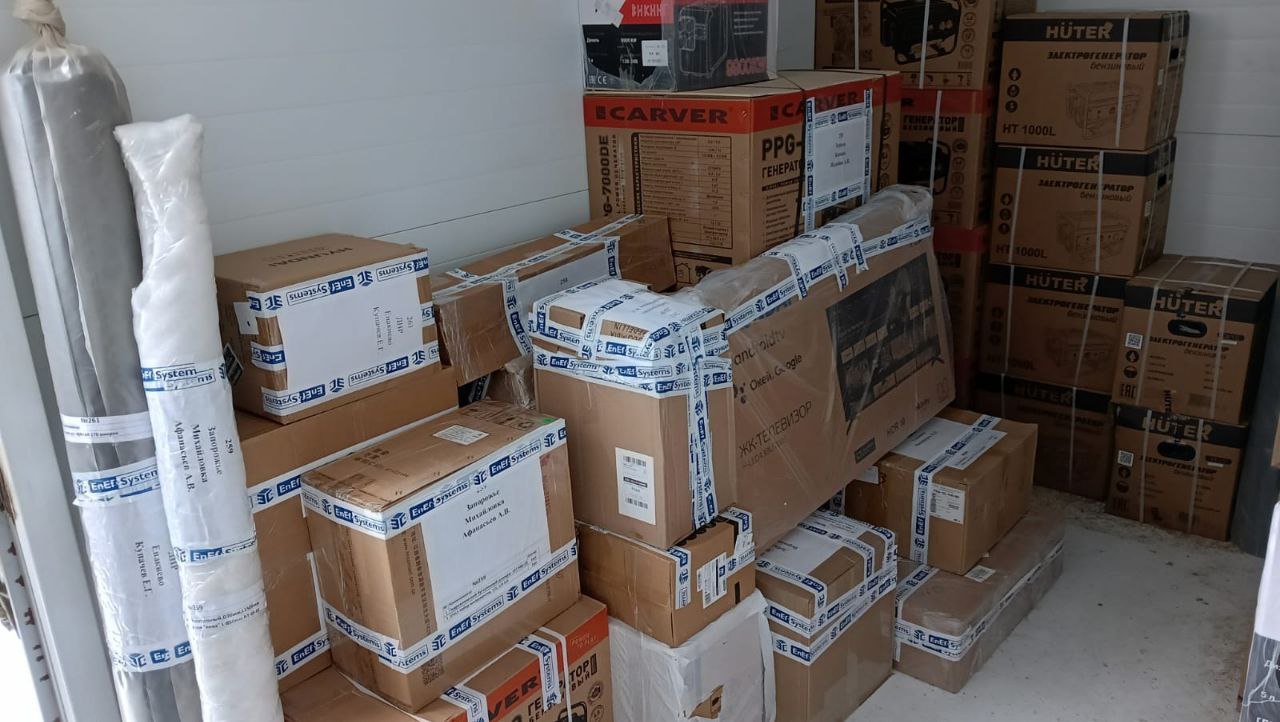 Многие моменты в организации гуманитарного рейса остаются за кадром